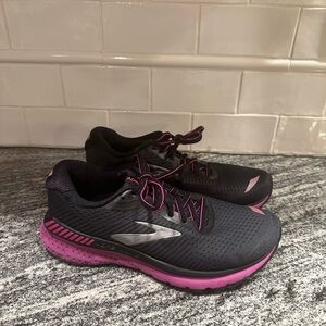 Women’s Brooks Adrenaline 20 Size 7.5